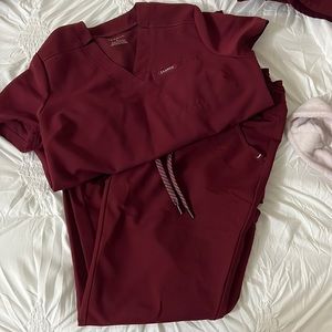 Jaanuu burgundy scrub set